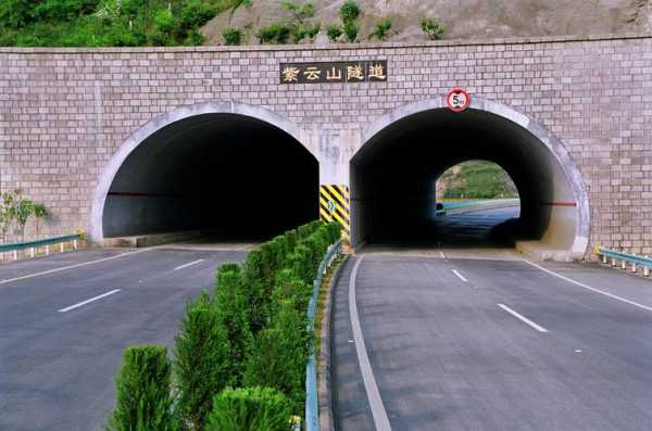 高速路隧道高度多少米（高速路隧道高度多少米合适）