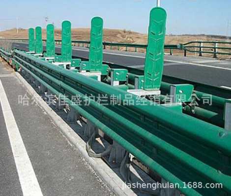 高速路防护铁栏高度（高速公路铁护栏多少钱一米）