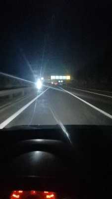 晚上高速路坐车视频素材（晚上高速路坐车视频素材高清）