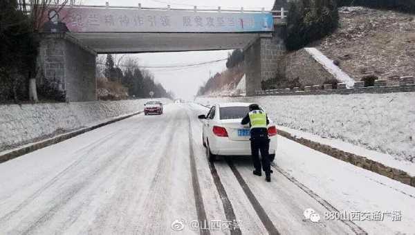 下雪高速路车流量（下雪天高速）
